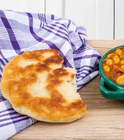 Fasole cu cârnați și costiță afumată – rețeta tradițională