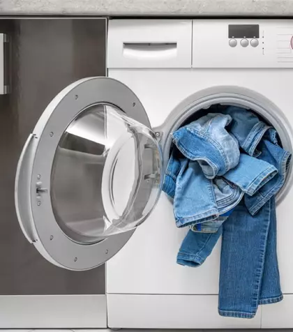 La ce temperatură se spală blugii