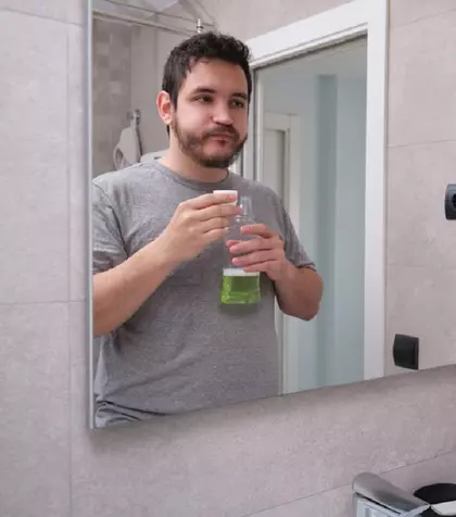 Apa de gură – proprietăţi, beneficii, riscuri, cum se foloseşte