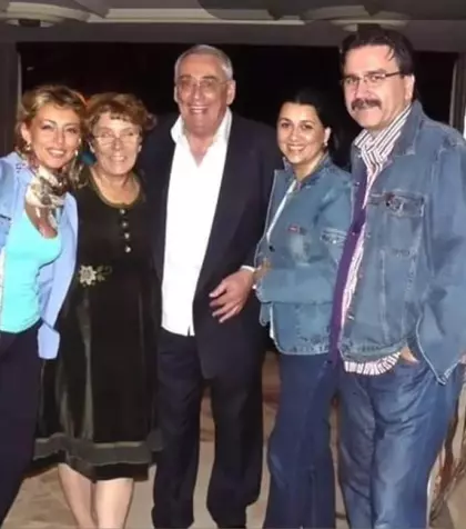 Omagiu sfâșietor al celei care i-a fost alături lui Horia Moculescu până în ultima clipă. O legătură pe viață, rară și curată. Alexandra, femeia care i-a fost înger păzitor lui Horia Moculescu, rupe tăcerea! Ce a putut dezvălui ne sfâșie inimile!! Nu s-a stins până nu i-a simțit prezenț