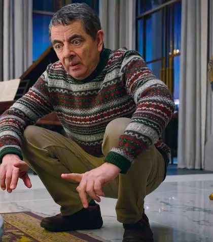 Îl recunoști, da? Aici avea 17 ani, acum a împlinit 71! E un nume uriaș, nu e om să nu-l cunoască, nu e om să nu-l iubească! E plin de bani, dar comoara lui e familia: două soții, trei copii