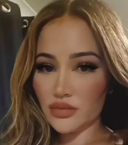 „Sânii mei cresc fără oprire”. Cum arată tânăra care poartă cupa P, după ce bustul a început să se dezvolte necontrolat: „Primesc priviri neplăcute, mai ales din partea altor femei”