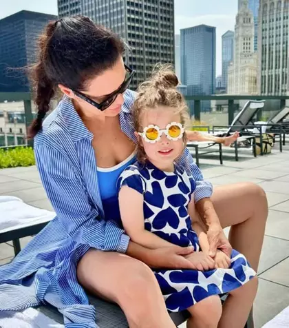 „Mi-e atât de bine...Nu mă mai întorc în România niciodată!”, spune vedeta noastră, mutată peste hotare. Are un soț tânăr, frumos și bogat: „N-aș fi crezut că mai există asemenea bărbați pe lume!”