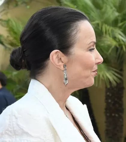 Sigur o recunoști! La 70 de ani, iubita noastră actriță a înflorit după două lovituri grele: cancer și divorț. A divorțat după ce a aflat că soțul e gay, iar un an mai târziu a făcut cancer