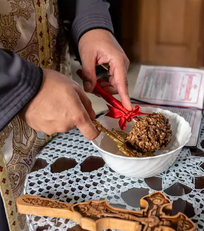 Atenție! Ce trebuie să ai pe masă atunci când preotul vine cu Boboteaza. Puțini știu