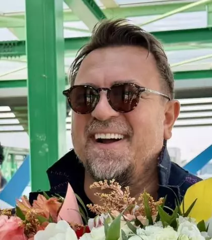 Doamne, ce imagini! Horia Brenciu, gâtuit de emoție, a făcut anunțul așteptat de toată lumea! Imaginile momentului din aeroport