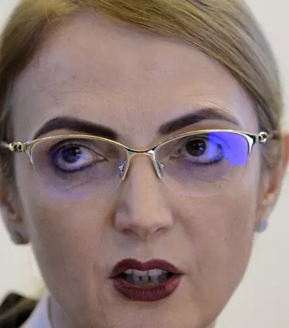 “M-a sunat Lia…”. Dar cine este Lia, de fapt! Cu cine e căsătorită? Trecutul neștiut și detalii grave despre Lia Savonea, cea mai puternică femeie din justiția română