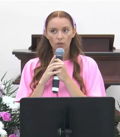 Imagini rare cu Diana Dumitrescu după ce s-a pocăit! Cum a fost surprinsă la biserica penticostală și ce a spus la microfon. Val de reacții și sute de comentarii, ce i-au spus oamenii, fără ezitare