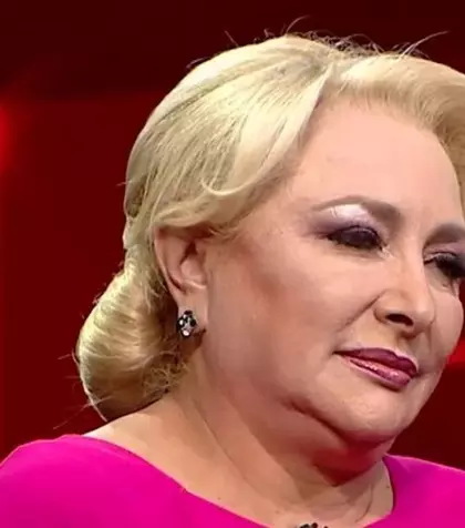 Viorica Dăncilă, lacrimi de mamă. Ce s-a întâmplat în căsnicia fiului ei, pe care l-a salvat și l-a adoptat. L-a visat mire, dar azi povestea se împletește cu durere