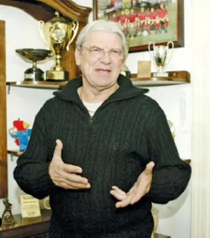 De ce au murit soțiile lui Emeric Ienei, o mare vedetă și o mare sportivă, campioană mondială. Femei superbe, pe care regretatul antrenor le-a adorat. Secrete din viața de familie a unui mare gentleman