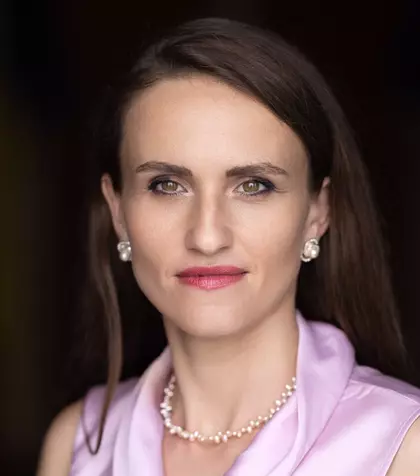 Toată lumea vorbește despre Oana Țoiu, dar cine este iubitul ei, bărbatul cu care are doi copii? Și el e persoană cunoscută: “Omul ăsta bun, punctul meu cardinal”