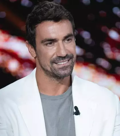 Nuntă de poveste în Istanbul! Celebrul actor İbrahim Çelikkol s-a căsătorit cu aleasa inimii sale! Iată ce ținute elegante au ales cei doi miri și cum au strălucit la cel mai important eveniment din viața lor