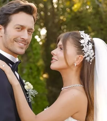 Imagini spectaculoase de la nunta celebrului Feyyaz Şerifoğlu, protagonistul serialului &quot;Fata de la fereastră&quot;! Iată cine este soția îndrăgitului actor