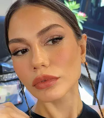 Demet Özdemir, protagonista serialului „Prizoniera destinului”, iubește din nou! Iată cine este renumitul sportiv de care s-a îndrăgostit frumoasa actriță 