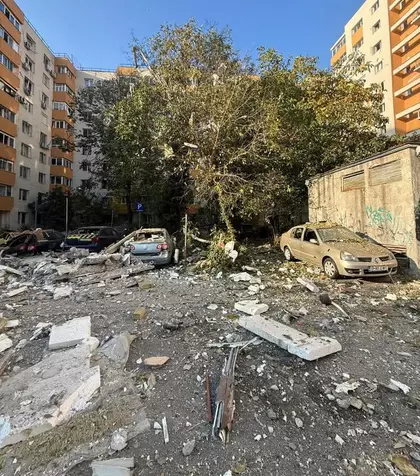 Explozie puternică la un bloc din București în această dimineață.Bilanț: 17 răniți și 3 morți. O femeie însărcinată, găsită moartă printre dărâmături