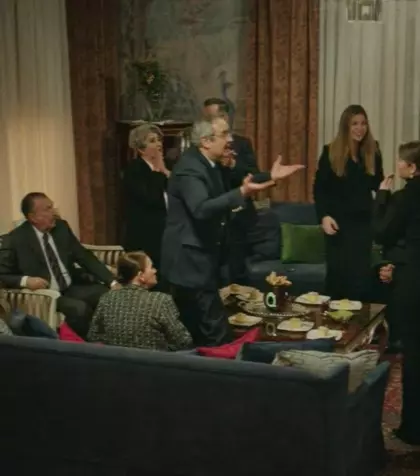 Rezumat episodul 30 „Fata de la fereastră”, difuzat în 17 noiembrie la Kanal D: Sedat își anunță familia că Nalan este însărcinată, iar acest lucru le aduce un strop de speranță