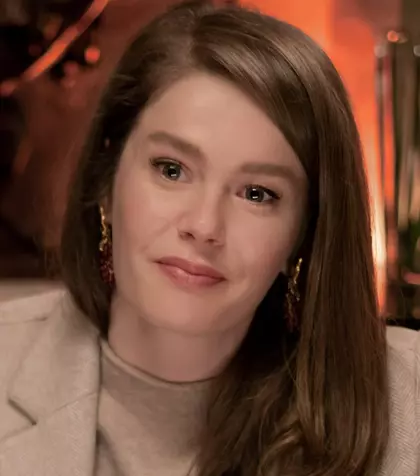 Burcu Biricik, protagonista noului serial &quot;Fata de la fereastră&quot;, apariție de senzație alături de cea mai importantă persoană din viața sa