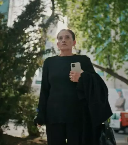 Rezumat episodul 6 „Fata de la fereastră”, difuzat în 14 octombrie la Kanal D: Nalan se întâlnește pe ascuns cu Sedat, dar mama fetei îi surprinde în timp ce se sărută