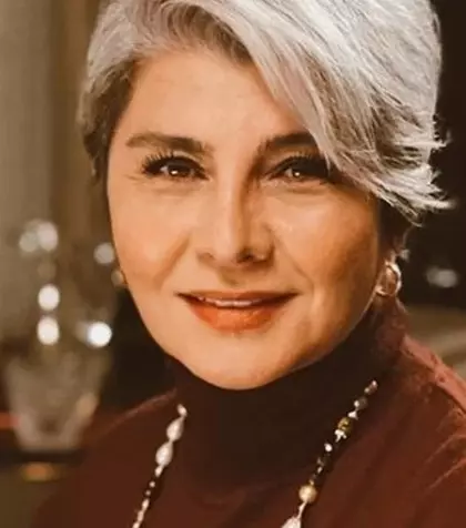 El este cel mai iubit și important bărbat din viața celebrei Devrim Yakut, actrița care joacă rolul Gülcihan în serialul &quot;Fata de la fereastră&quot;