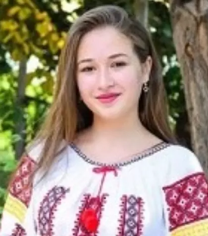Andreea Micu, o tânără interpretă de muzică populară, s-a stins din viață la doar 17 ani. Artistei i s-a făcut rău înainte de un spectacol: ,,Andreea noastră nu mai cântă”