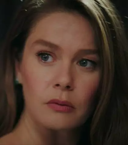 Rezumat episodul 38 „Fata de la fereastră”, difuzat în 27 noiembrie la Kanal D: Feride se mută în Conacul Koroğlu pentru a Evita ca Nalan să se mai vadă cu Hayri