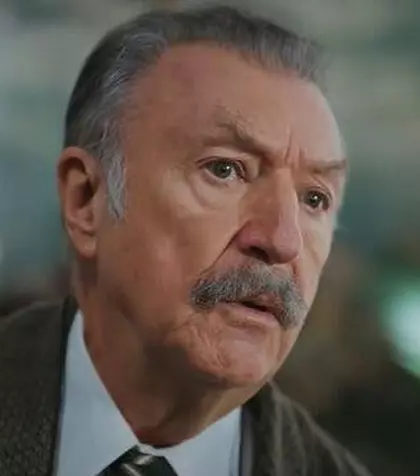 Tamer Levent, care joacă rolul Rafet în serialul turcesc &quot;Fata de la fereastră&quot;, mândru de familia sa! Iată cum a fost surprins celebrul actor alături de soție și de cei doi copii