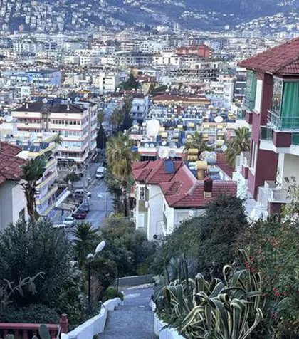 Ianis Hagi, captiv în «raiul pensionarilor»! Imagini ireale cu locul unde s-a mutat fiul Regelui: «Nu seamănă deloc cu Turcia!»