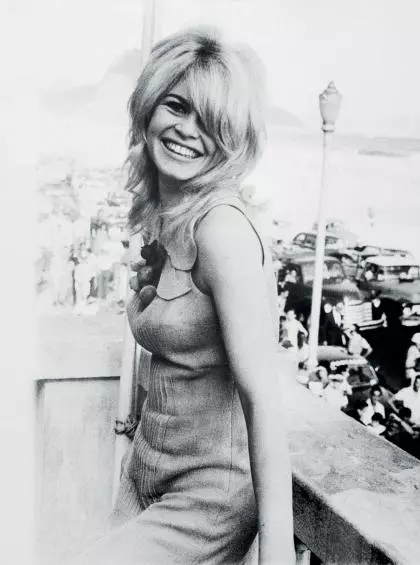 Brigitte Bardot, în 1964, pe terasa hotelului