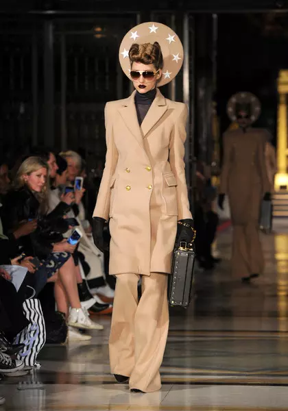 Gareth Pugh colectia toamna iarna 2016-2017 (1)