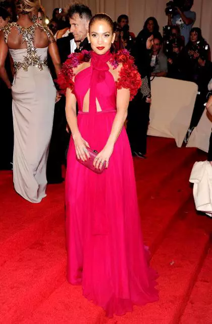 Jennifer Lopez într-o rochie Gucci (2011)
