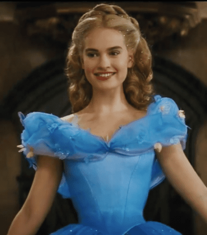 Urmărește trailer-ul feeric pentru „Cenușăreasa”!