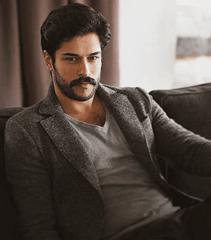 Burak Özçivit, Bali din „Suleyman”, nu are timp de vacanţă