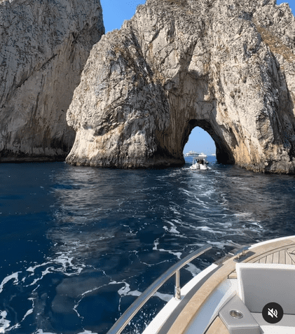 Articol de test cu embeds si galerie fotor