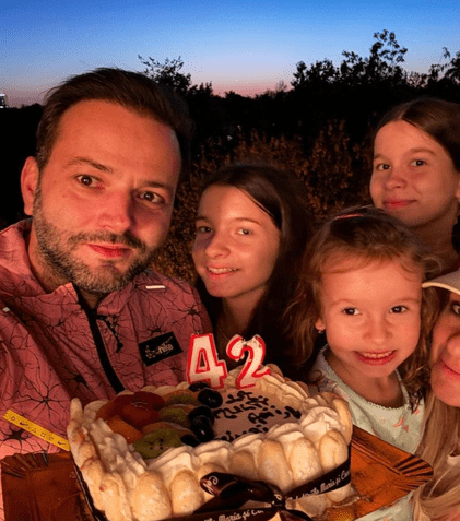 Mihai Morar are toate motivele de mândrie. La doar patru anișori, mezina familiei a jucat într-un film: „I-a ieșit din prima”