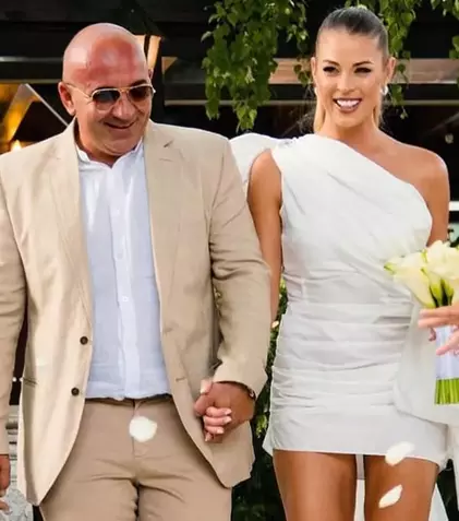 Ce diferență de vârstă există între Roxana Nemeș și soțul său, Călin Hagima. Artista a devenit mamă de gemeni