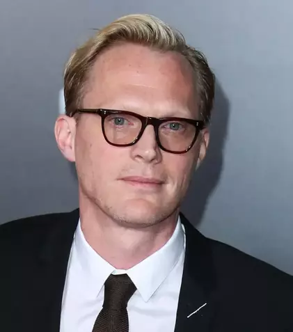 Paul Bettany i se alătură lui Will Sharpe în miniseria „Amadeus”. Ce știm până acum despre această ambițioasă producție