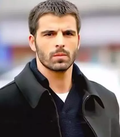Cum arată acum Mehmet Akif Alakurt, actorul care i-a dat viață personajului Boran în „Puterea destinului”. Nici fanii nu l-ar mai recunoaște