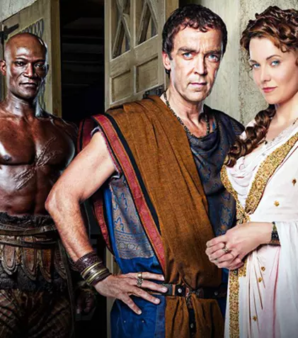 Pro TV difuzează serialul „Spartacus: Zeii arenei” 