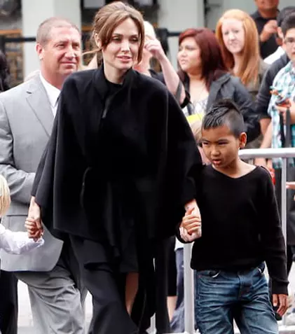 Angelina Jolie se privează de somn