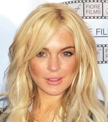 Lindsay Lohan ar putea s-o joace pe Liz Taylor