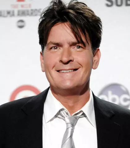 Charlie Sheen nu mai crede în tratamentele minune