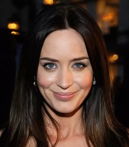 Emily Blunt este noua Mary Poppins