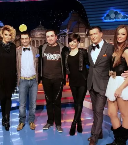 FOTO: Giulia cântă diseară la “Cronica Cârcotaşilor”