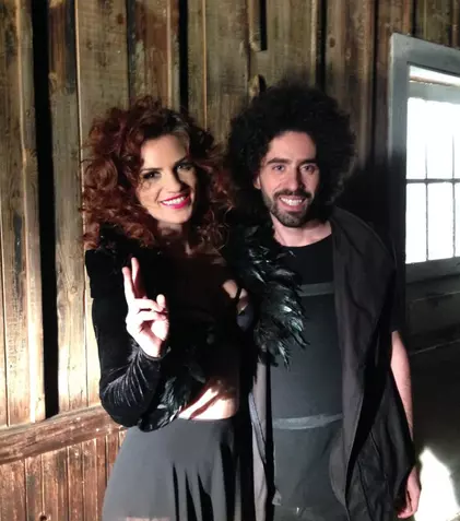 Viky Red și Ellie White au lansat Imnul Îndrăgostiților