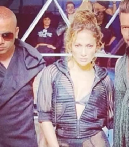 Jennifer Lopez filmează clip după clip