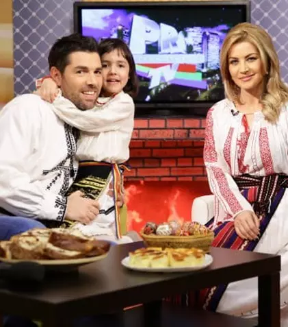 Alex Dima şi fiica lui, Sara, vin îmbrăcaţi în costume populare la "Weekend cu Monica Dascălu"