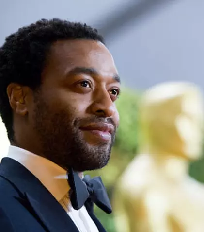 Chiwetel Ejiofor e favoritul pentru rolul negativ din următorul film Bond