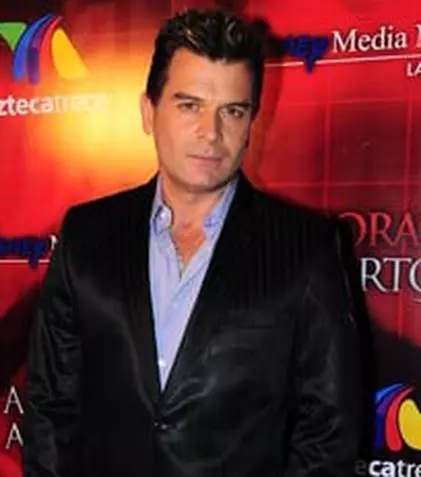 Actorul de telenovele Sergio Basañez se iubeşte cu un bărbat