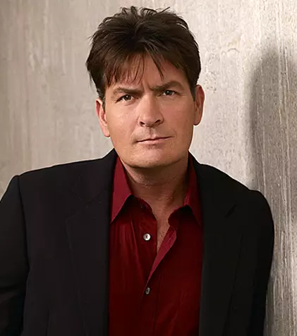 Charlie Sheen plăteşte 110.000 dolari/lună pensie alimentară
