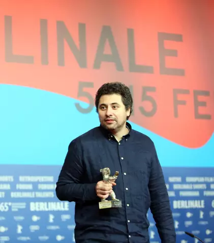 Regizorului Radu Jude i-a fost înmânat Ursul de Aur primit la Berlin, în cadrul ceremoniei Berlinale Summer Special